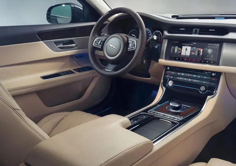 Jaguar XF (2015-24) (43)