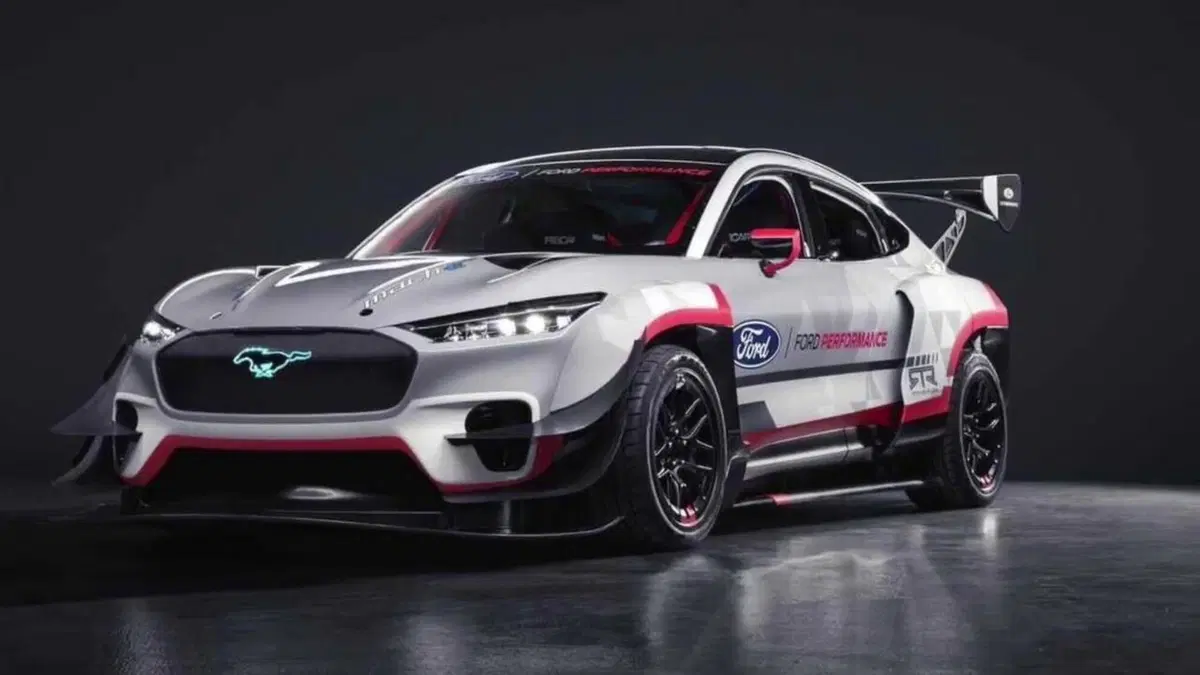 La Mustang che fuma pure senza motore termico …e drifta che Tesla scansati [VIDEO TOP] (4)