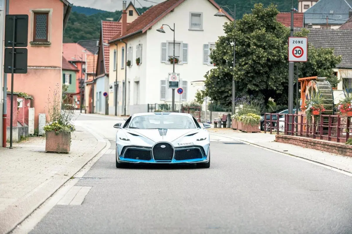 Bugatti Divo, ecco la prima pronta per la consegna (6)