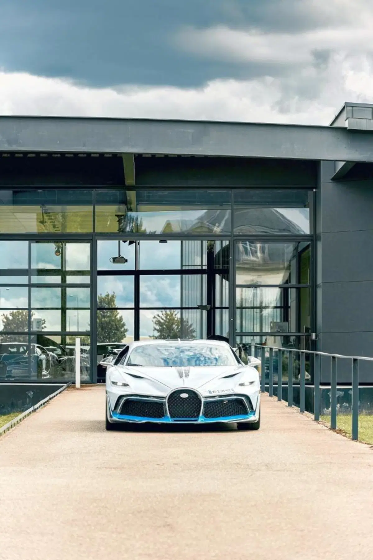 Bugatti Divo, ecco la prima pronta per la consegna (9)