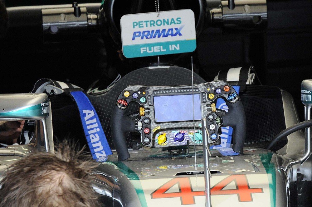 Il volante della Mercedes di Lewis Hamilton