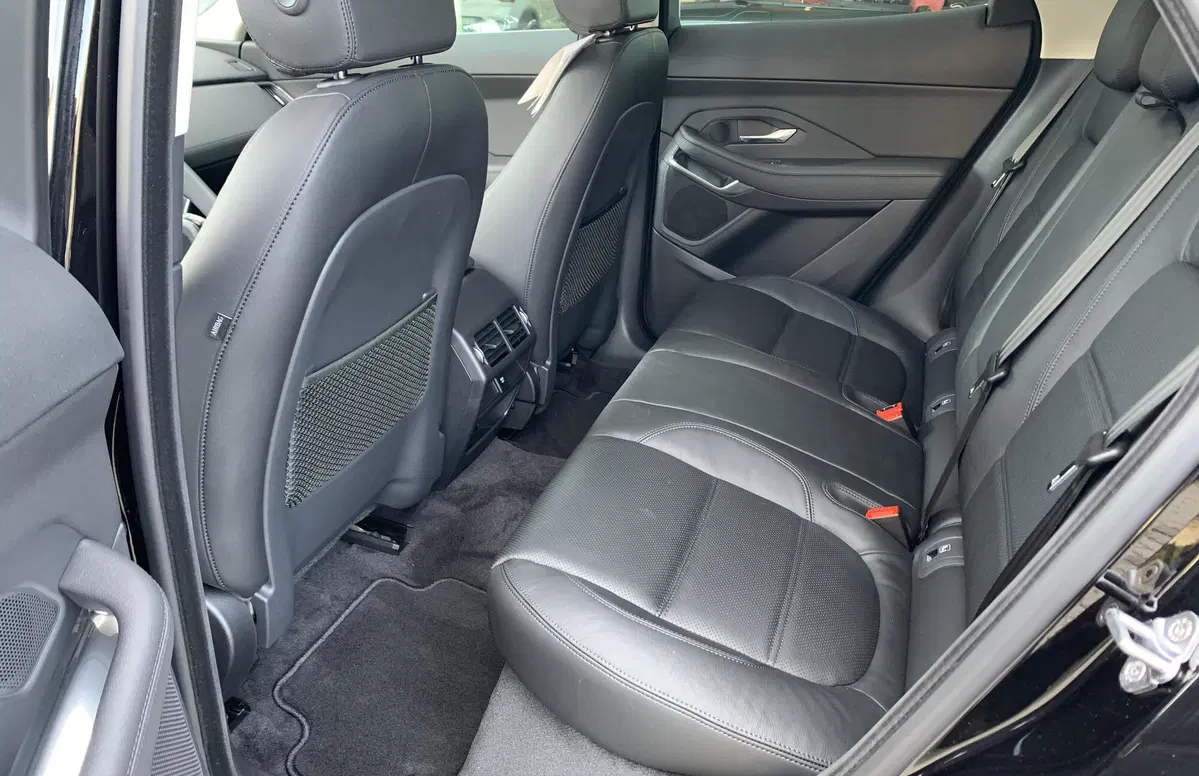 Jaguar E-Pace 2.0D 180 CV AWD R-Dynamic S (13)