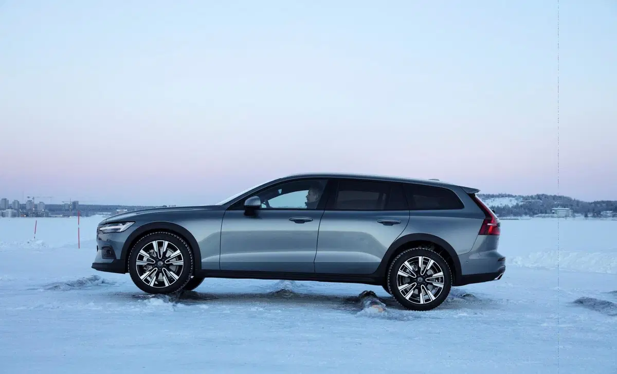 Volvo V60 Cross Country D4 AWD Geartronic Business Plus (8)