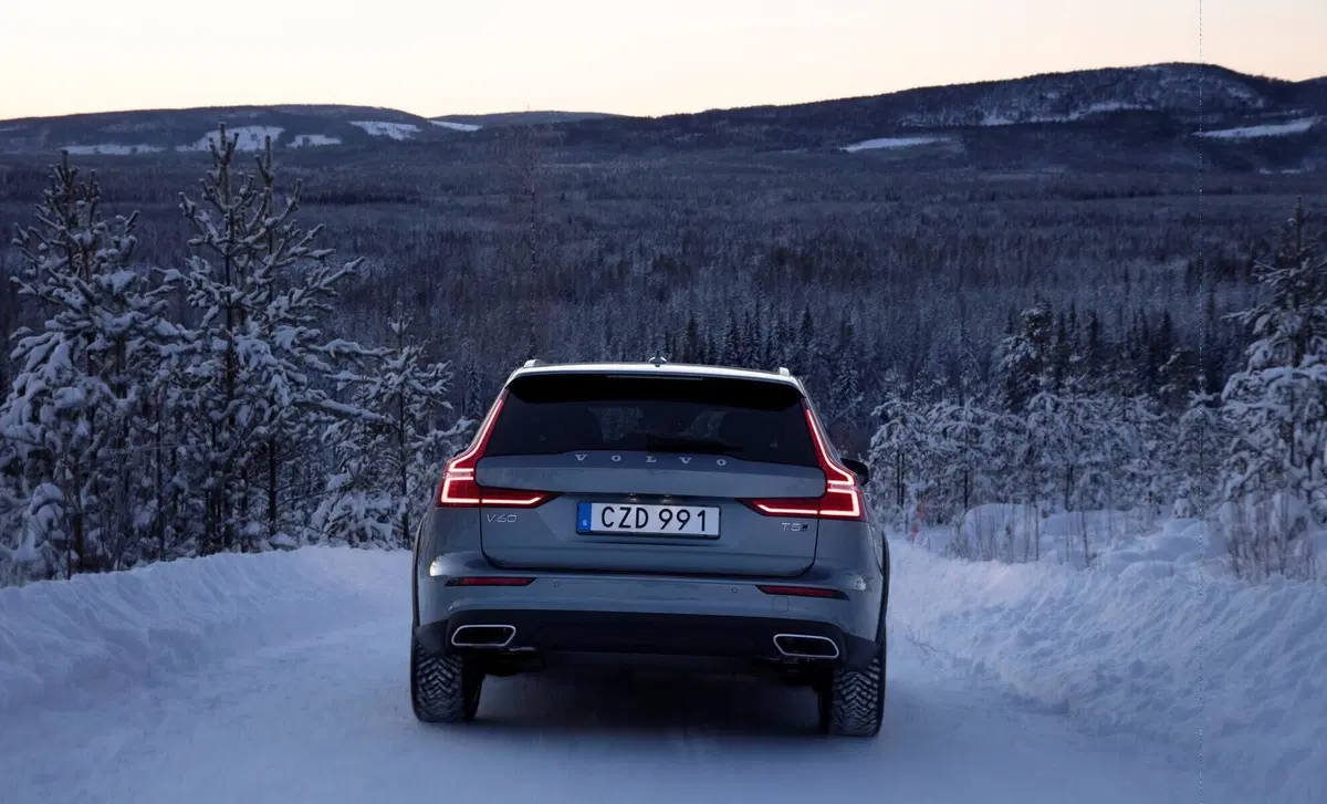 Volvo V60 Cross Country D4 AWD Geartronic Business Plus (28)