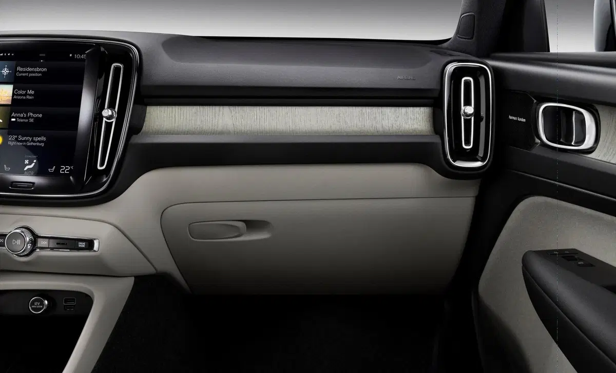 Volvo XC40 B3 automatico Essential (25)