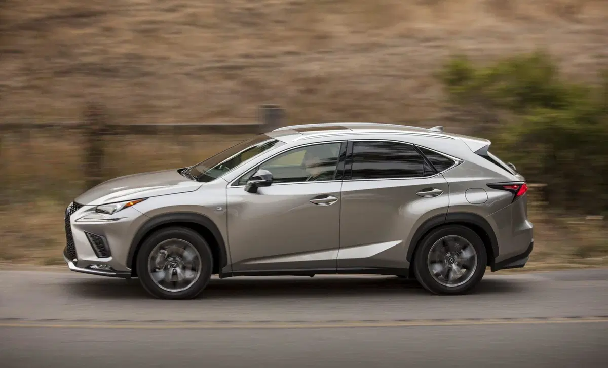 Lexus NX Hybrid 4WD Business (2)