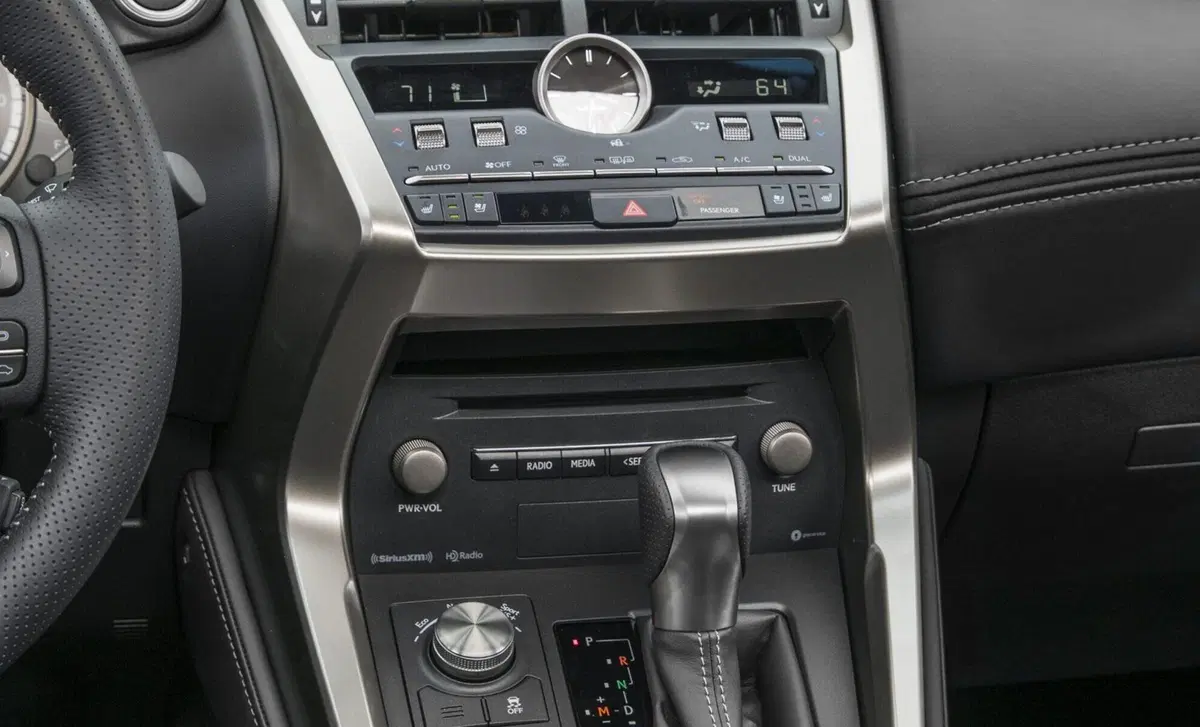 Lexus NX Hybrid 4WD Business (17)