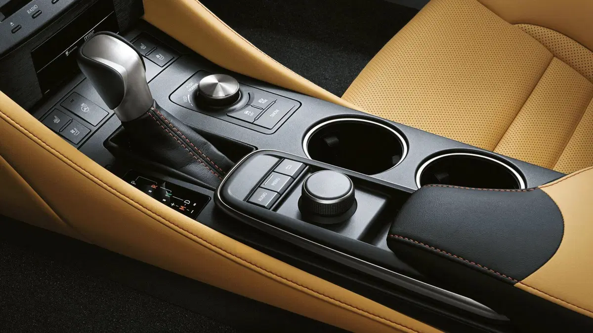 Lexus RC (2015-22) (17)