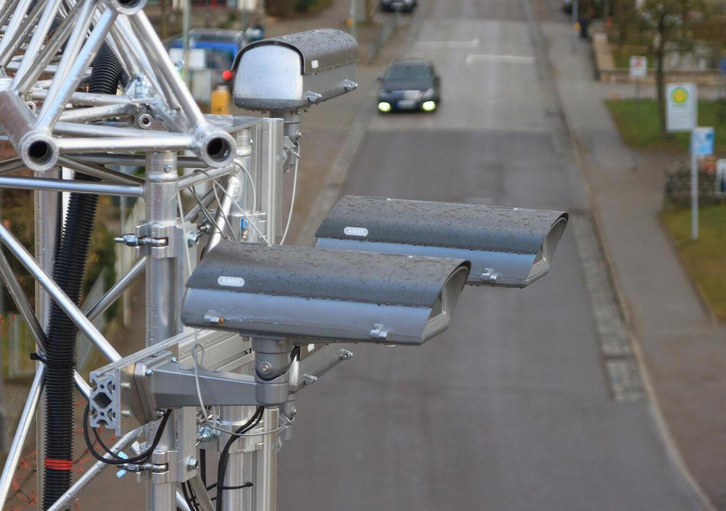 Bosch: lampioni intelligenti per la sicurezza in strada