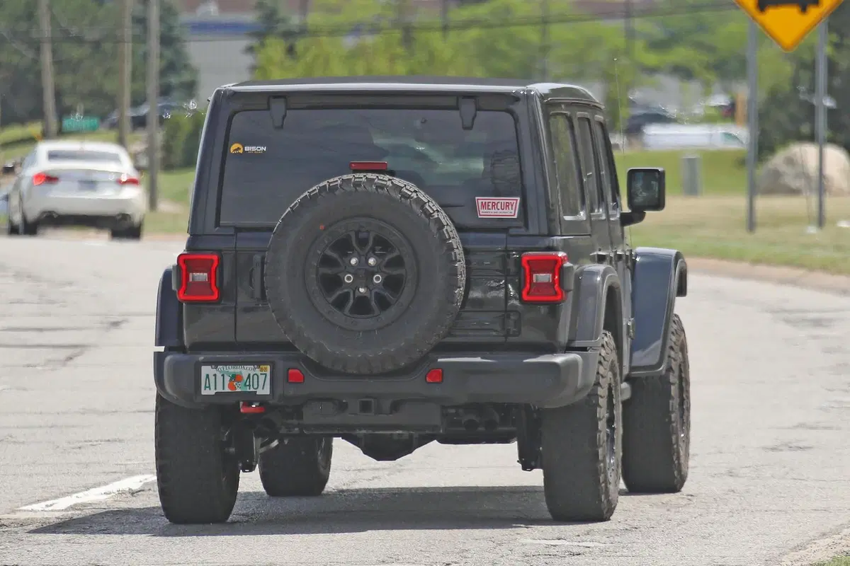 Jeep Wrangler 392: il fuoristrada con il V8 arriverà [Foto spia] (10)