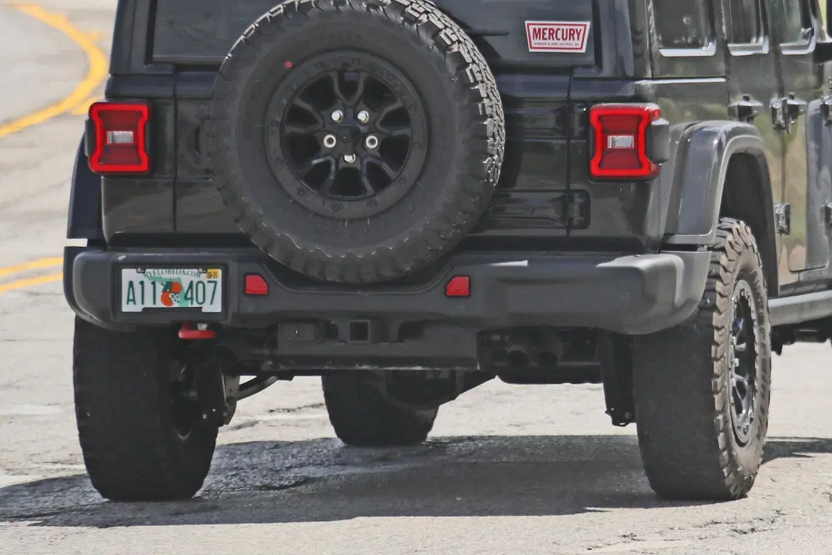 Jeep Wrangler 392: il fuoristrada con il V8 arriverà [Foto spia] (12)