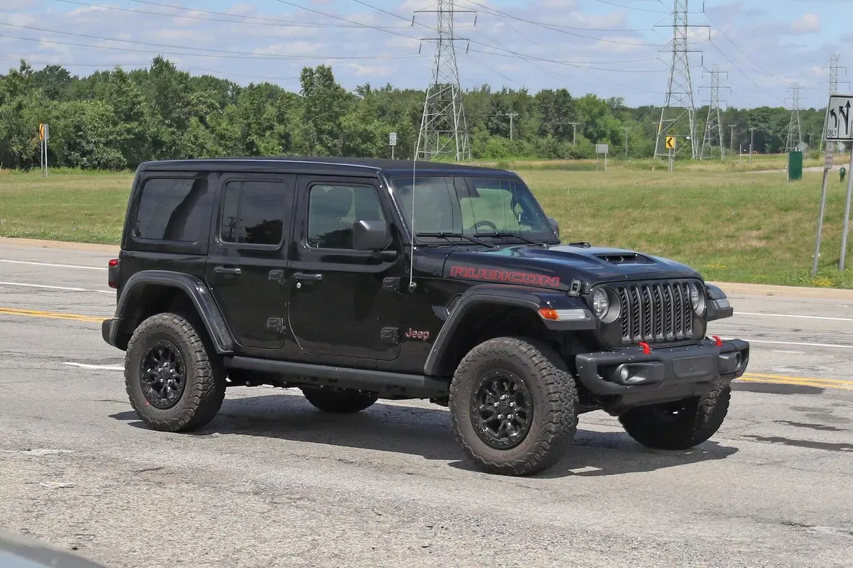 Jeep Wrangler 392: il fuoristrada con il V8 arriverà [Foto spia] (2)