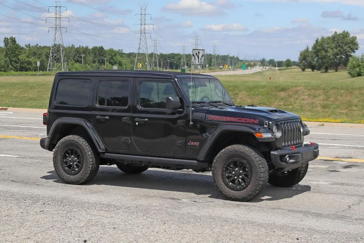 Jeep Wrangler 392: il fuoristrada con il V8 arriverà [Foto spia] (3)