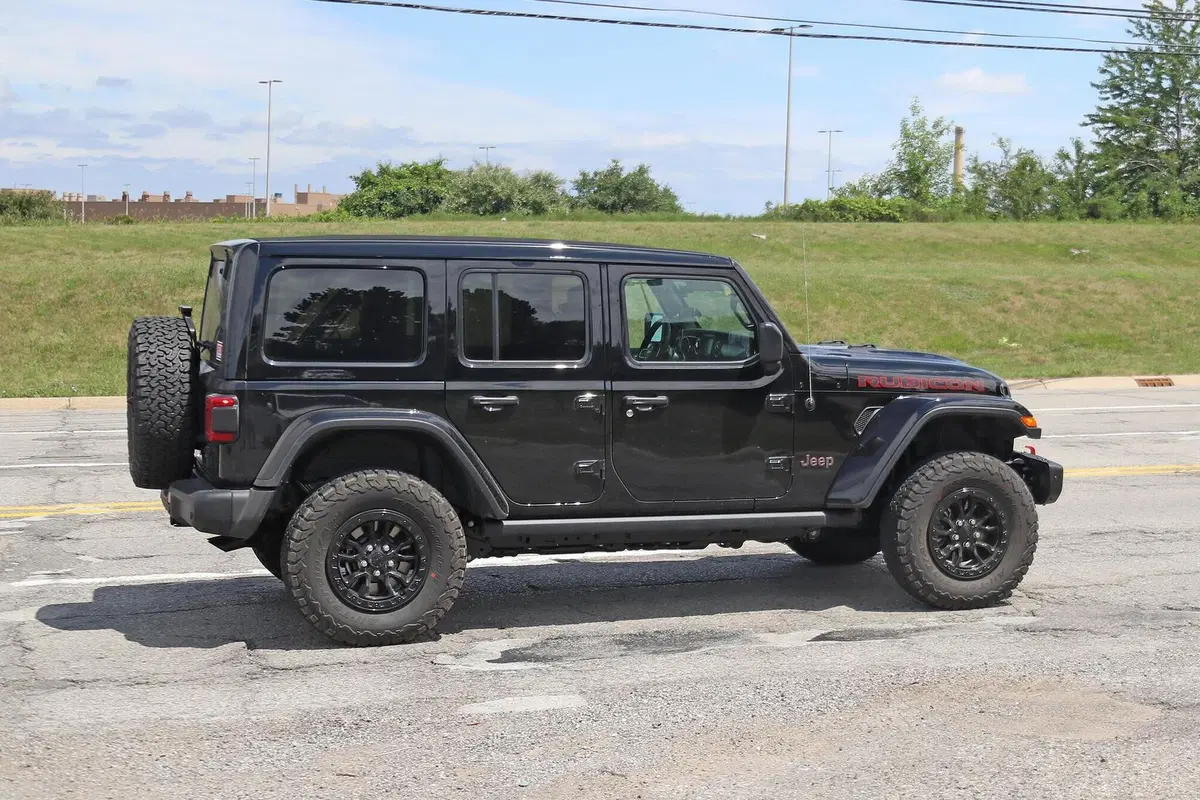 Jeep Wrangler 392: il fuoristrada con il V8 arriverà [Foto spia] (6)