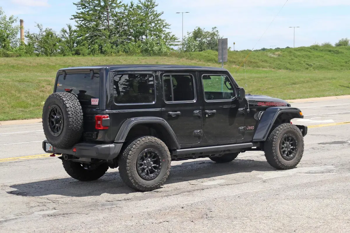 Jeep Wrangler 392: il fuoristrada con il V8 arriverà [Foto spia] (8)