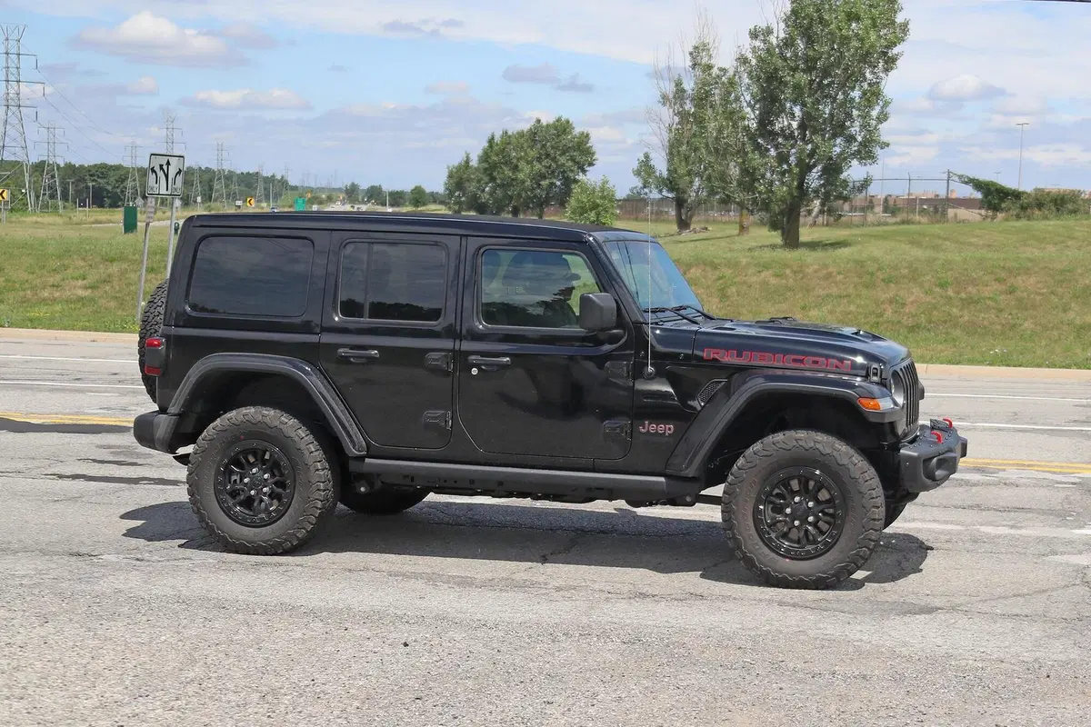 Jeep Wrangler 392: il fuoristrada con il V8 arriverà [Foto spia] (4)