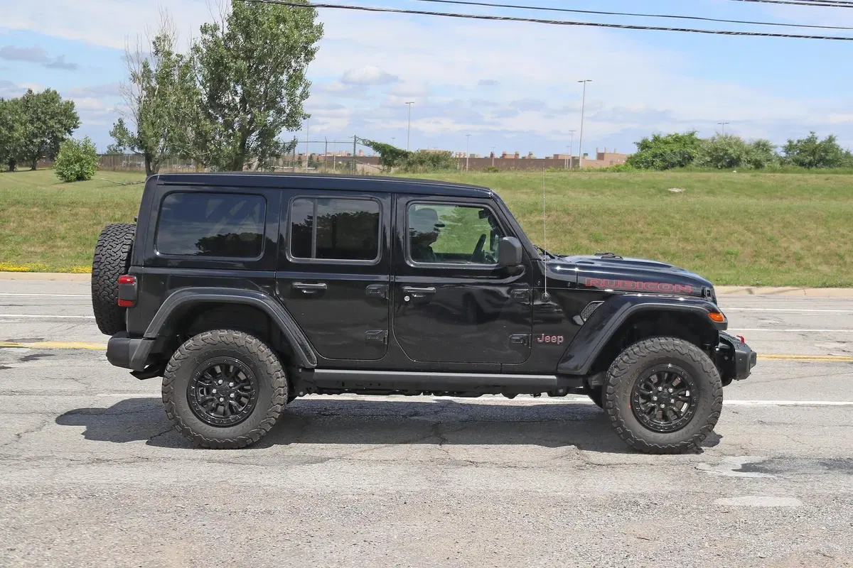 Jeep Wrangler 392: il fuoristrada con il V8 arriverà [Foto spia] (5)