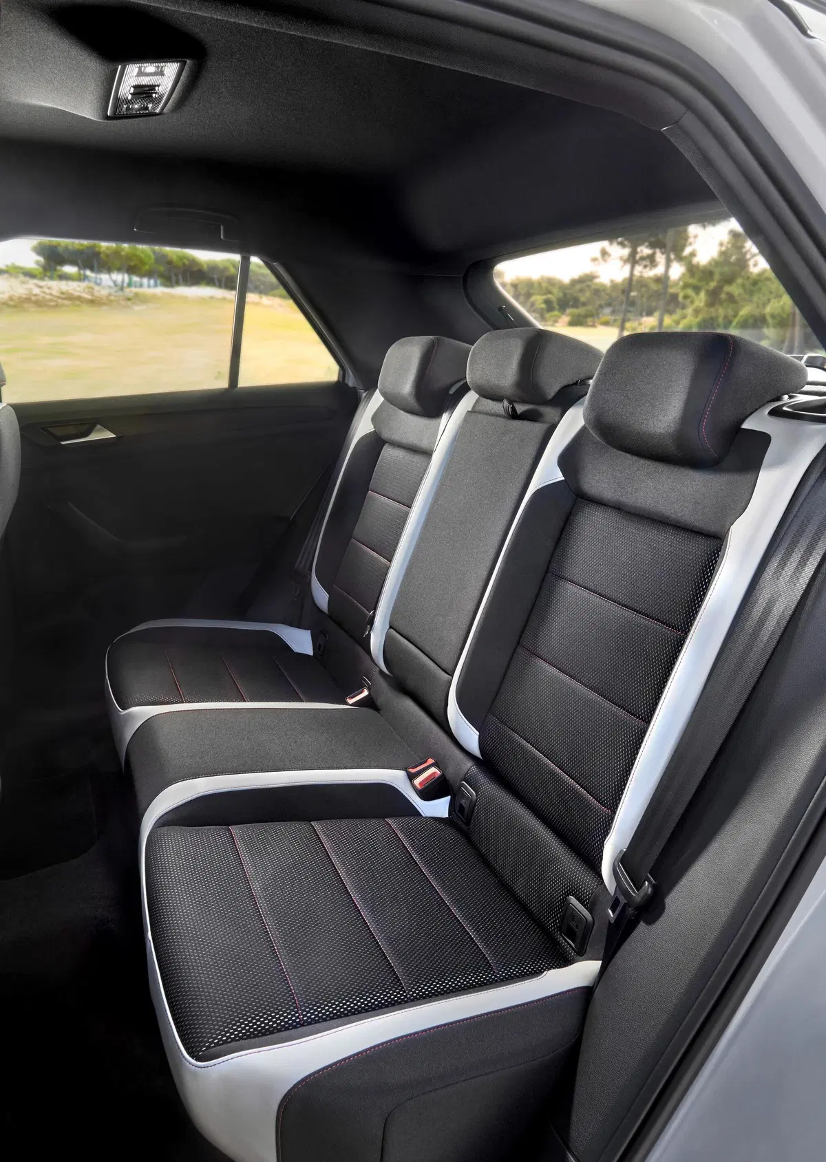 Volkswagen T-Roc 1.5 TSI ACT DSG Business BlueMotion Technology (32)