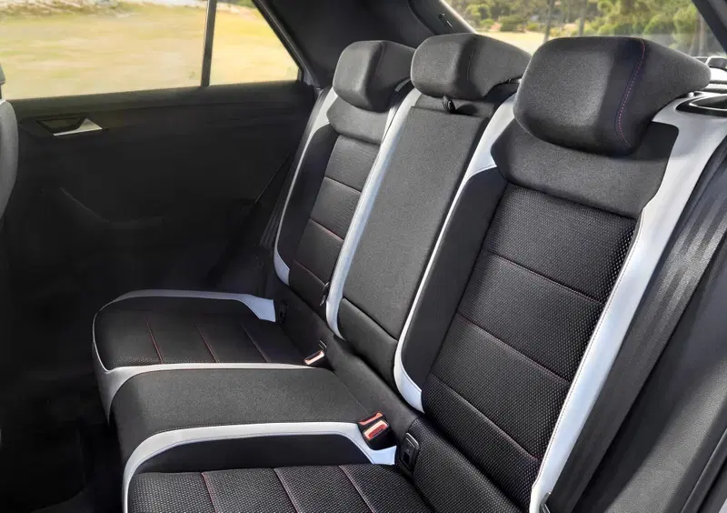 Volkswagen T-Roc (2017-26) (32)