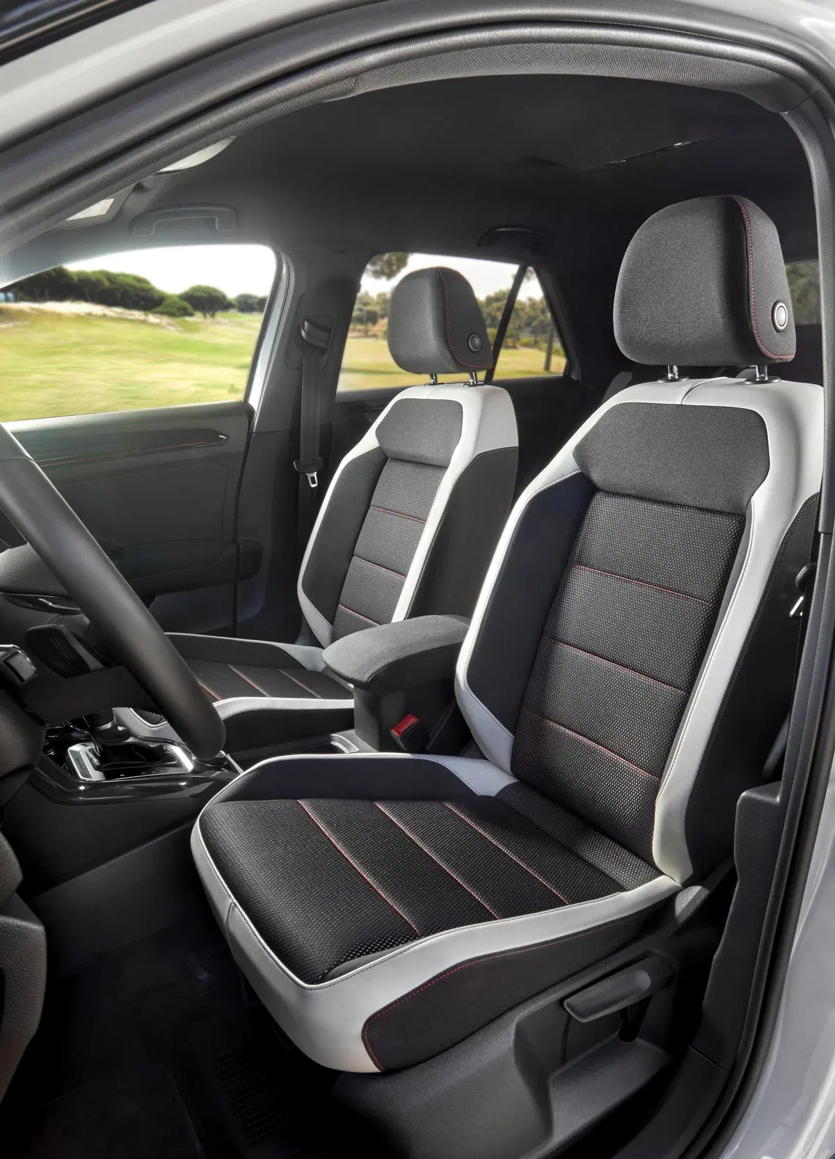 Volkswagen T-Roc 1.5 TSI ACT DSG Business BlueMotion Technology (31)