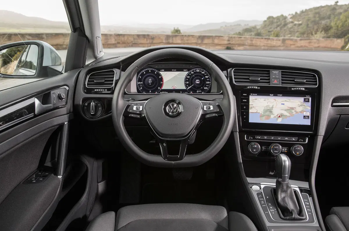 Volkswagen Golf Variant 1.6 TDI 105 CV DSG Comfortline BlueMotion Tech. (12)