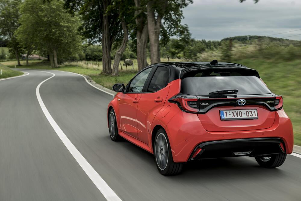 La Toyota Yaris Hybrid si aggiorna: nuovo motore da 130 CV e più tecnologia  