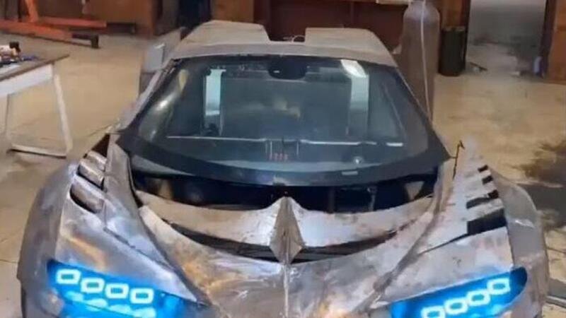 Costruire una Bugatti Chiron nel garage di casa si pu&ograve; [VIDEO VIRALE]