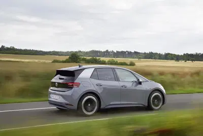 La prova auto del secolo, per Volkswagen: primo test-drive di una ID.3 [elettrica, 204CV, RWD]