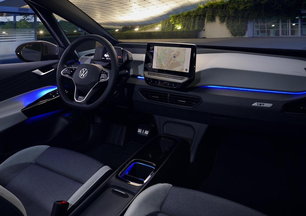 Effetti luminosi e comandi vocali sono tra le buone doti della VW ID.3
