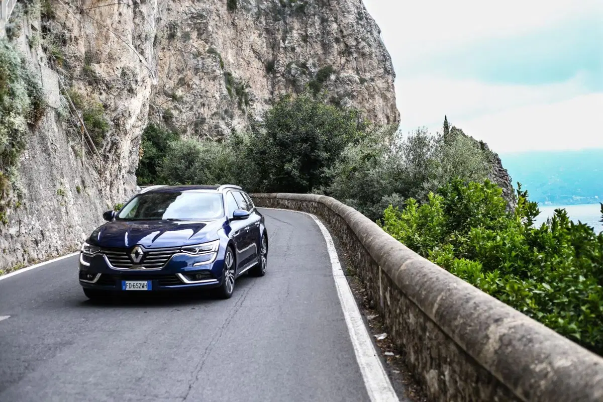 Renault Talisman Sporter [Video prime impressioni] (26)