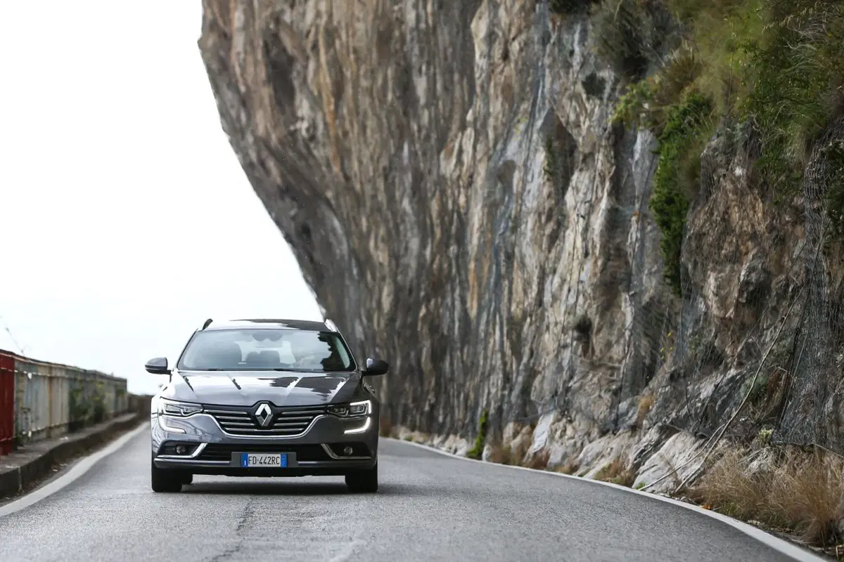 Renault Talisman Sporter [Video prime impressioni] (29)
