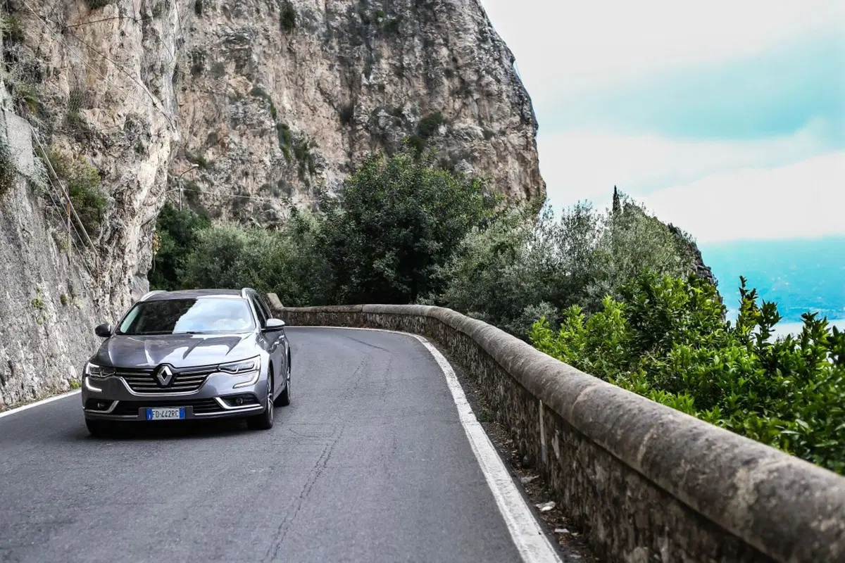 Renault Talisman Sporter [Video prime impressioni] (30)
