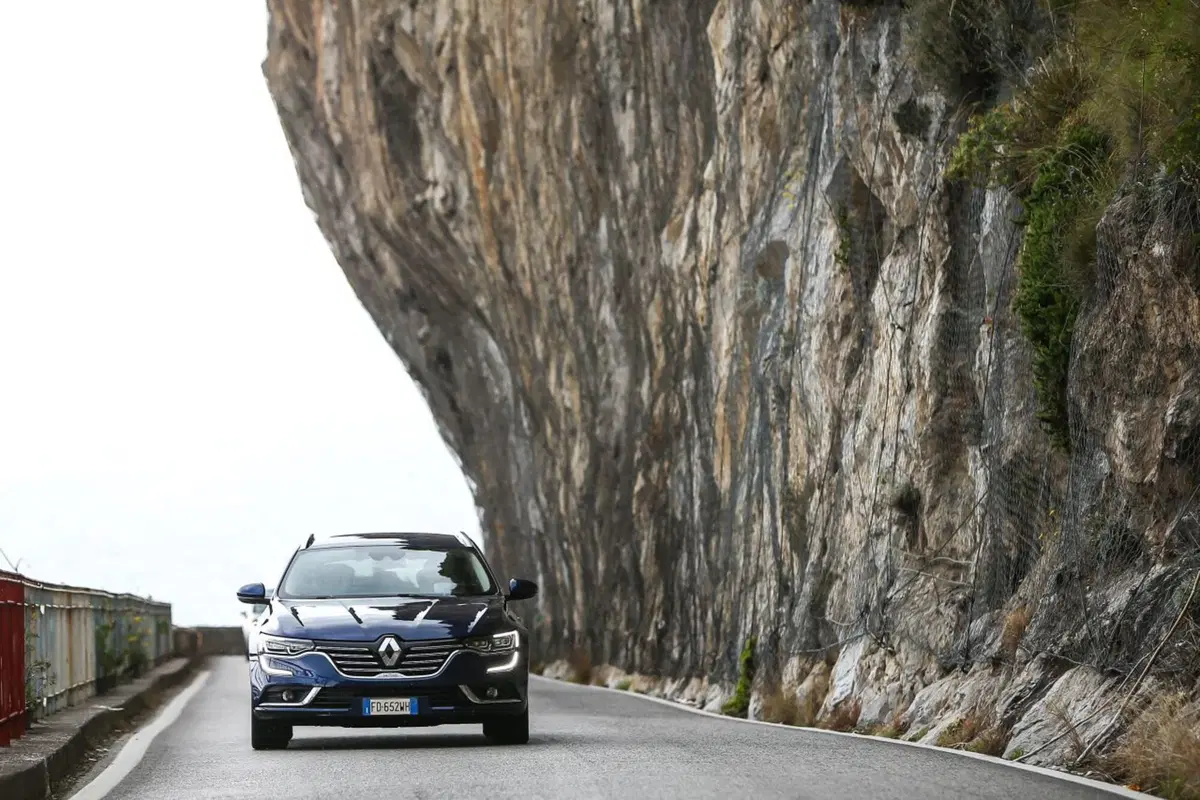 Renault Talisman Sporter [Video prime impressioni] (36)
