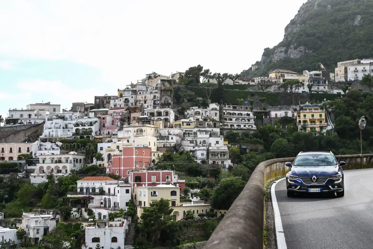 Renault Talisman Sporter [Video prime impressioni] (47)