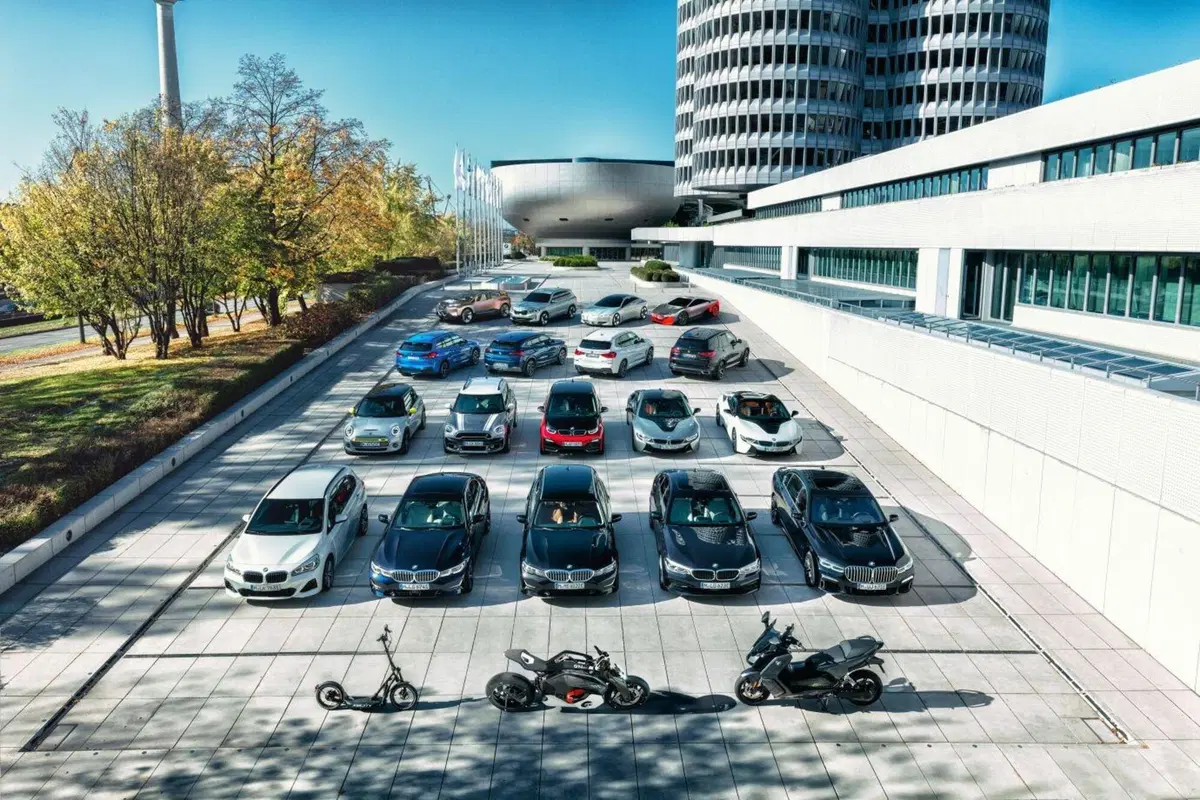 La nuova identità BMW passa dalle auto ibride, ma non HEV senza emozioni: Plugin prestanti su tutta la gamma (2)