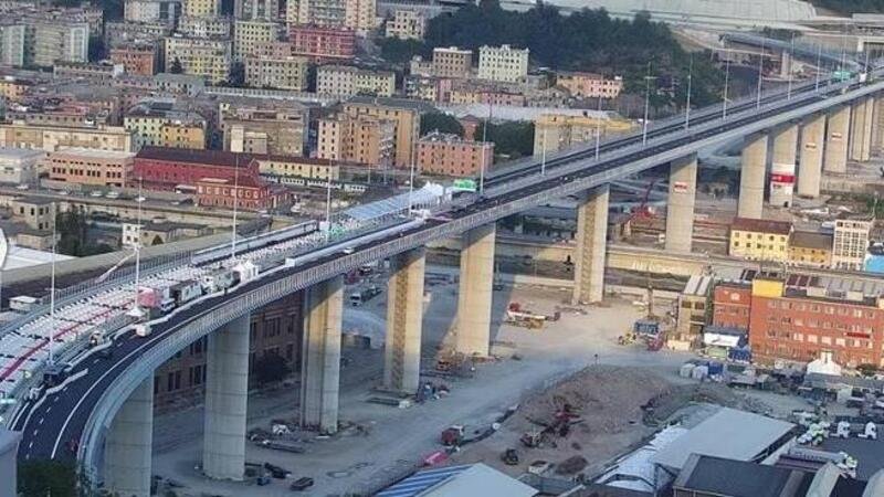 Nuovo ponte di Genova: l&#039;inaugurazione con presidenti e Frecce tricolori [non i parenti vittime]