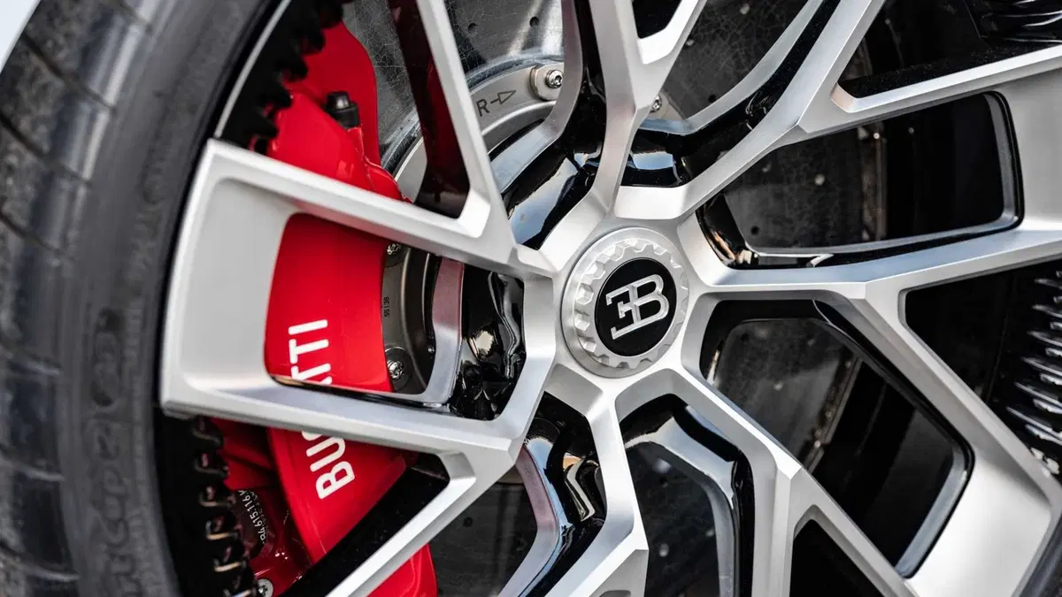 Bugatti Centodieci: 8 milioni di euro e 10 esemplari, tutti venduti! (13)