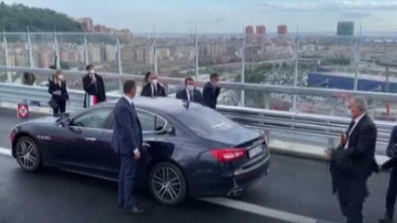 Il presidente Mattarella (finalmente) su un&rsquo;auto italiana: a Genova con la Maserati Quattroporte [VIDEO]