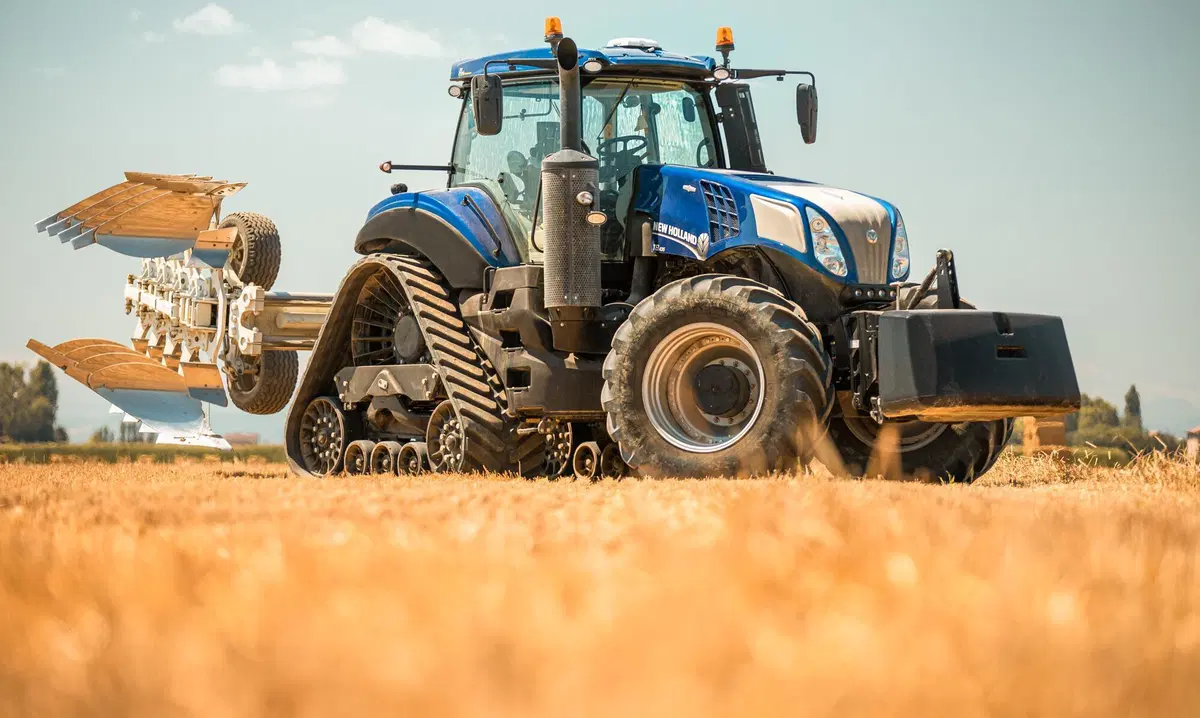 Come si guida un trattore? Tutti i segreti del New Holland T8 SmartTrax
