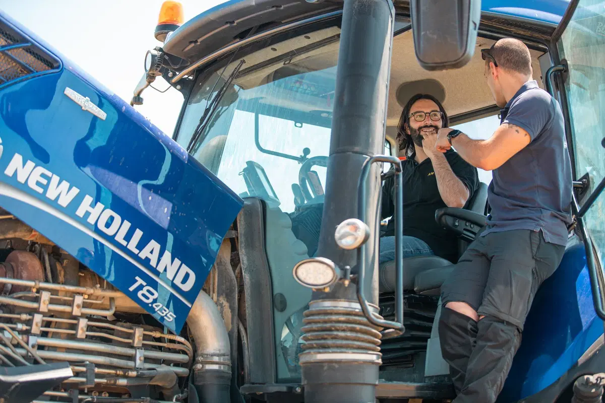 Come si guida un trattore? Tutti i segreti del New Holland T8 SmartTrax (16)