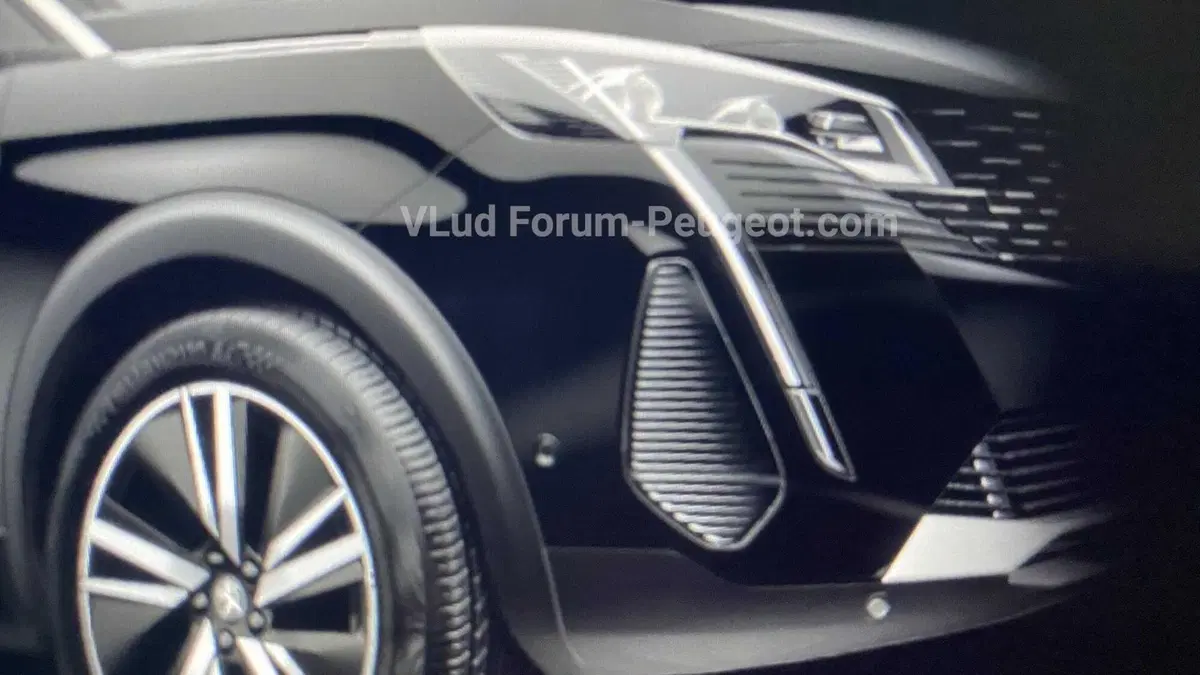 Ecco la nuova Peugeot 3008: restyling 2021 anche PHEV [Foto spia] (3)