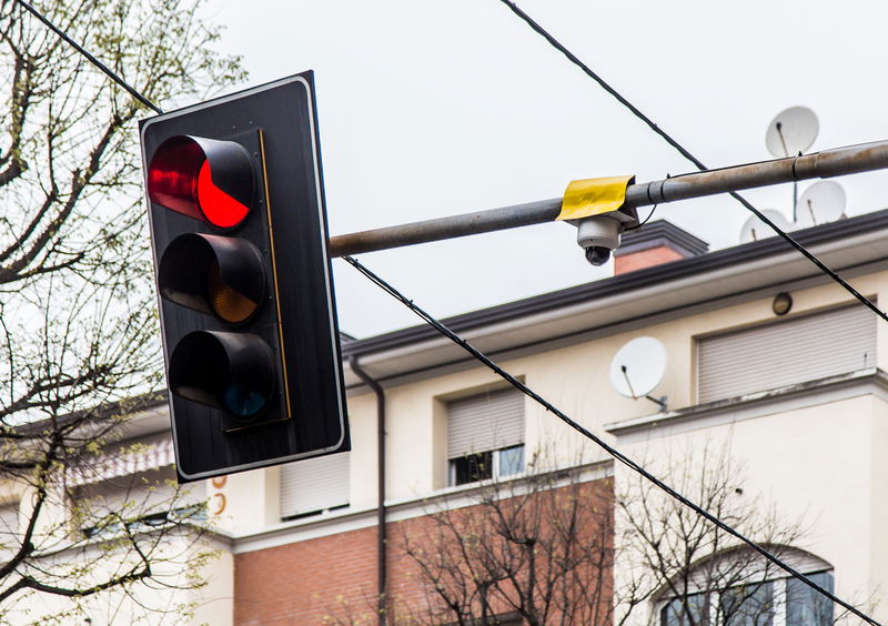 La multa col rosso &egrave; valida anche se l&#039;apparecchio non &egrave; tarato: lo ha stabilito la Cassazione