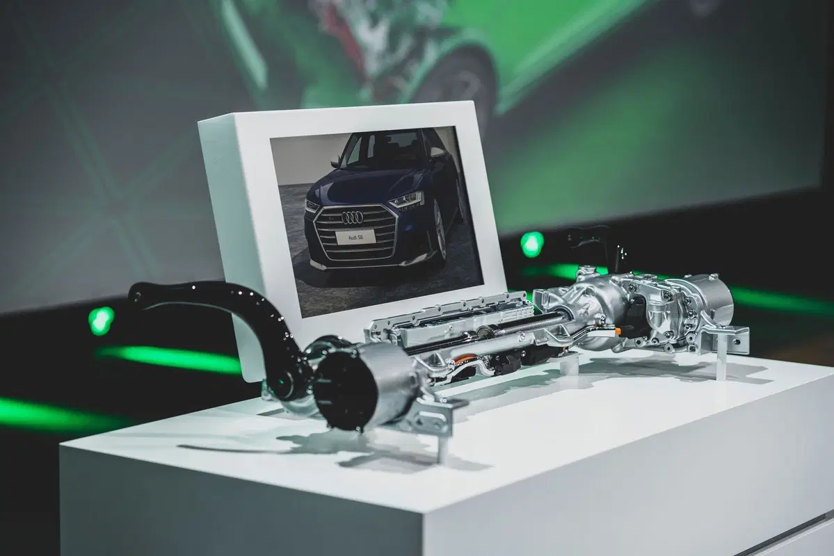 OK stile Cool, motorE con e maiuscola, Info-T gigante, Ma il telaio? Focus sospensioni e controllo dinamico integrato Audi (4)