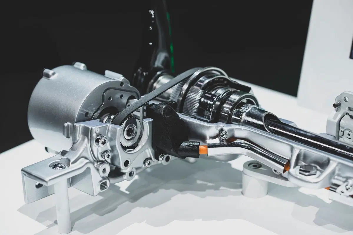 OK stile Cool, motorE con e maiuscola, Info-T gigante, Ma il telaio? Focus sospensioni e controllo dinamico integrato Audi (6)