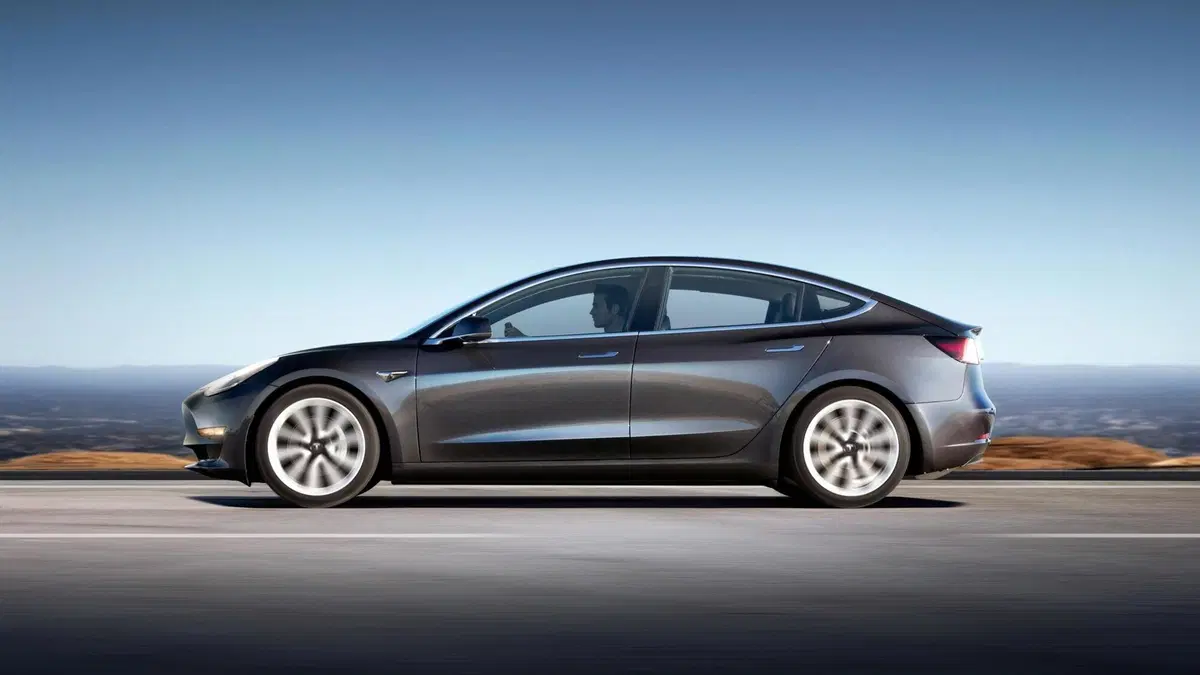 Tesla Model 3 (2018-->>) (22)