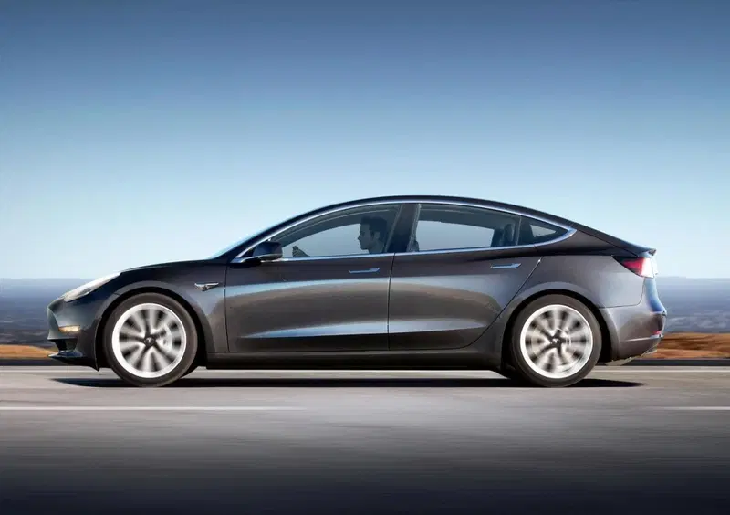 Tesla Model 3 (2018-->>) (22)