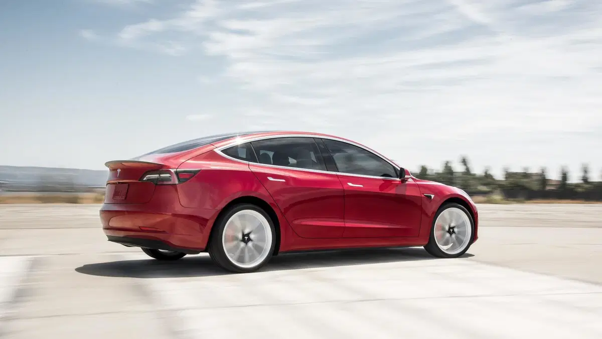 Tesla Model 3 (2018-->>) (25)
