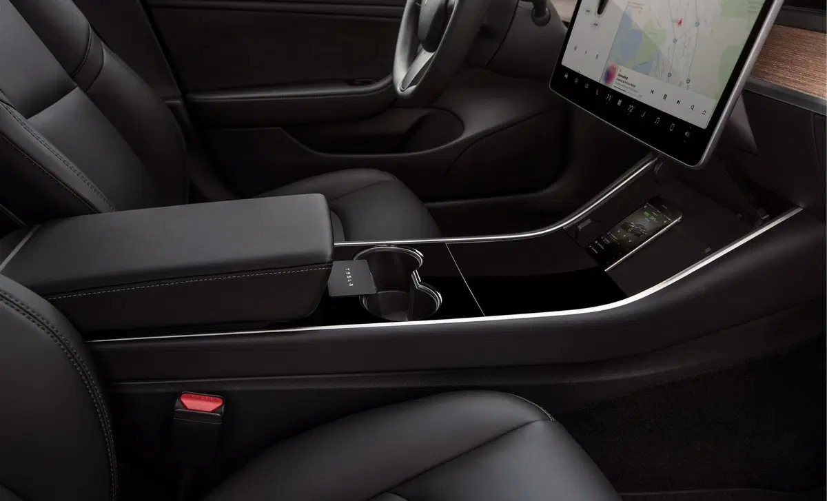 Tesla Model 3 (2018-->>) (46)