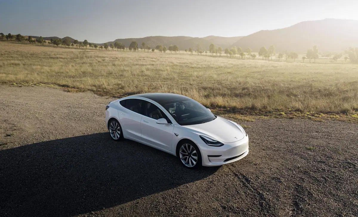 Tesla Model 3 (2018-->>) (28)