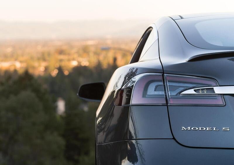 Tesla Model S (2013-->>) (38)